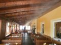 Liniový mlžící systém pro ochlazování vzduchu u restaurace