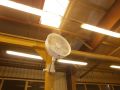Mlžící ventilátor v hale svařovny