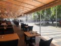 Ochlazování vzduchu na terase restaurace